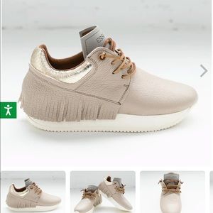 Esseutesse Fringe Sneakers